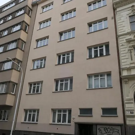 아파트 Apartman Smetanova